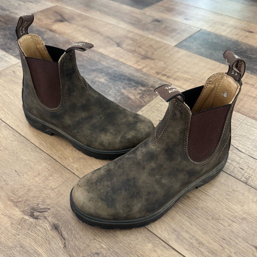 Blundstone size 8.5 women’s Chelsea boot rustic brown - great condition